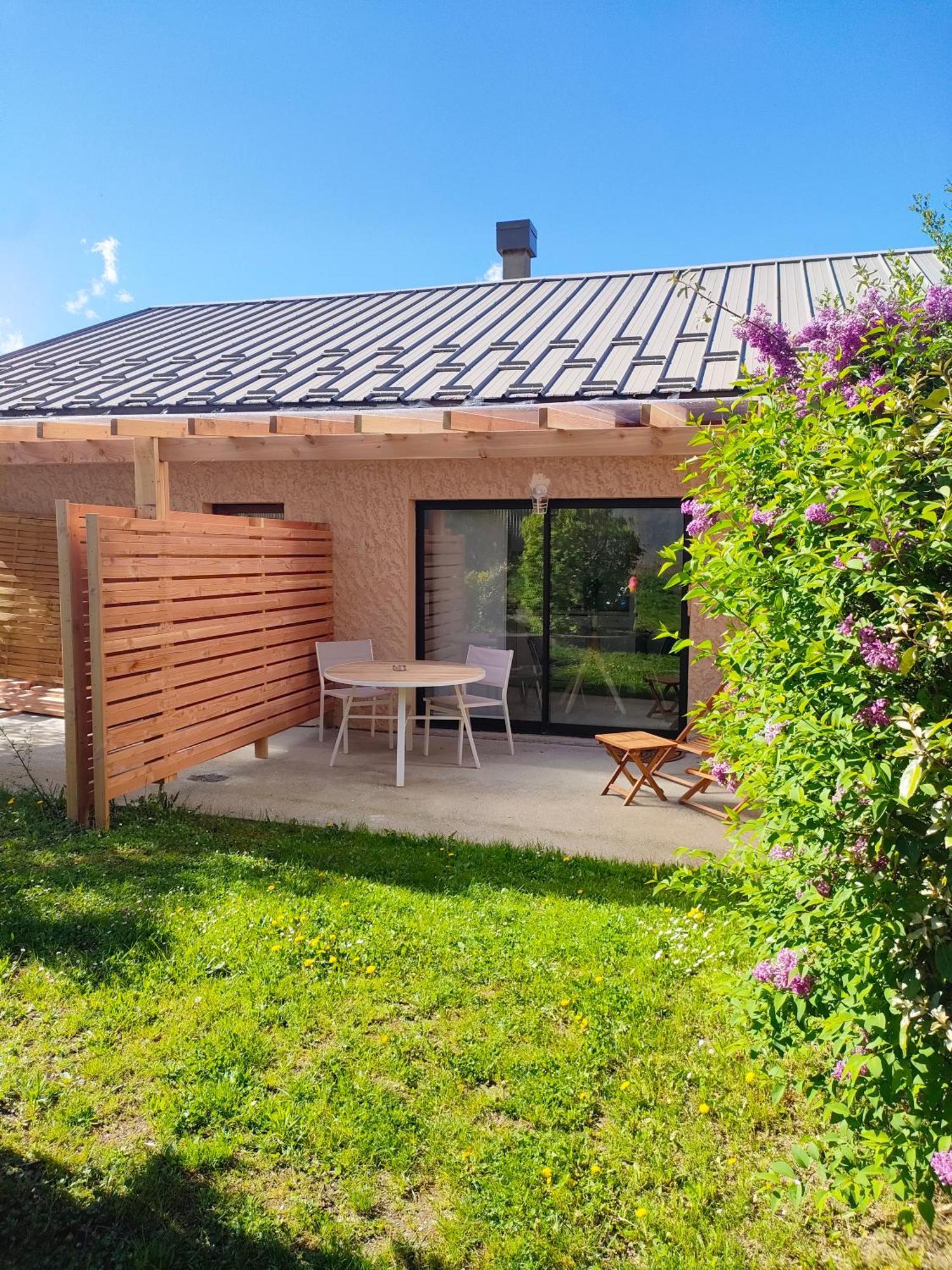 Le Cosy Du Plongeoir - T2 Neuf Avec Vue Sur Le Lac De Serre Poncon Et Grande Terrasse Avec Jardin Savines Eksteriør billede